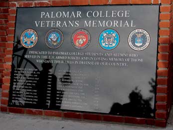 Black granite plaque memorializing those who have given their lives as a sacrifice for their country. Picture 1